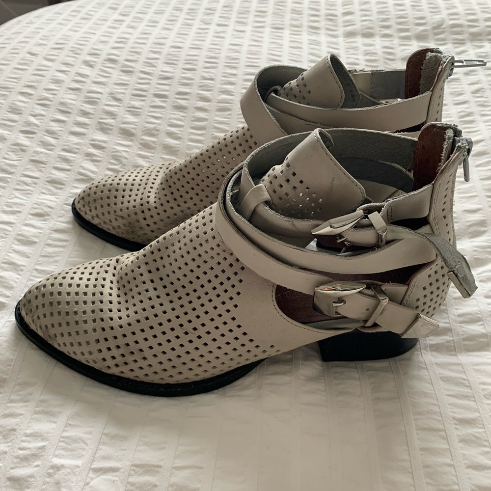 Jeffrey Campbell gray leather ankle boot